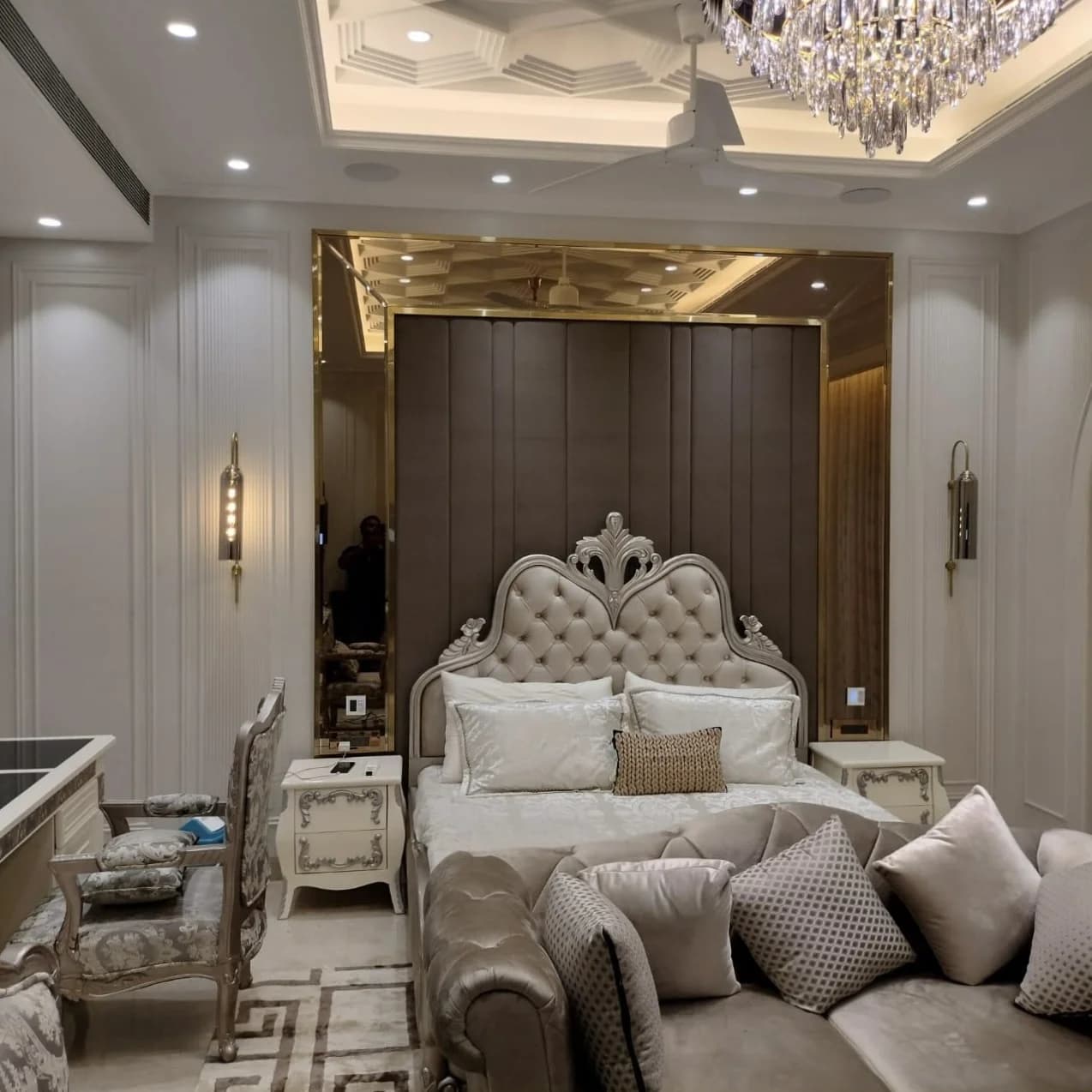 500 sq yd Private Villa